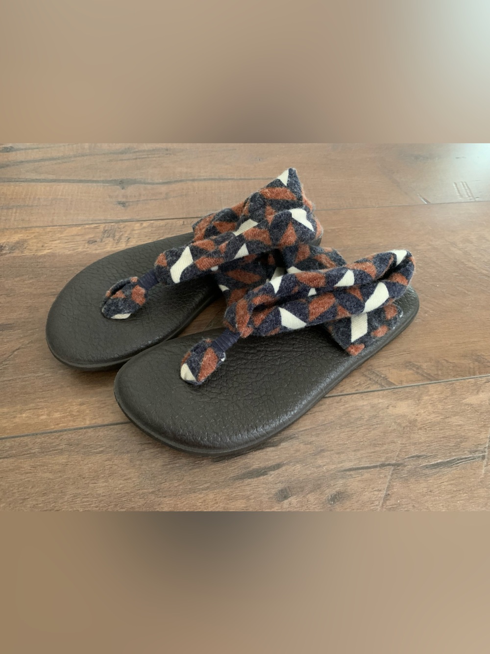 Sanuk Black Sling Sandals with Navy, Rust & White Patterned Straps Size 7